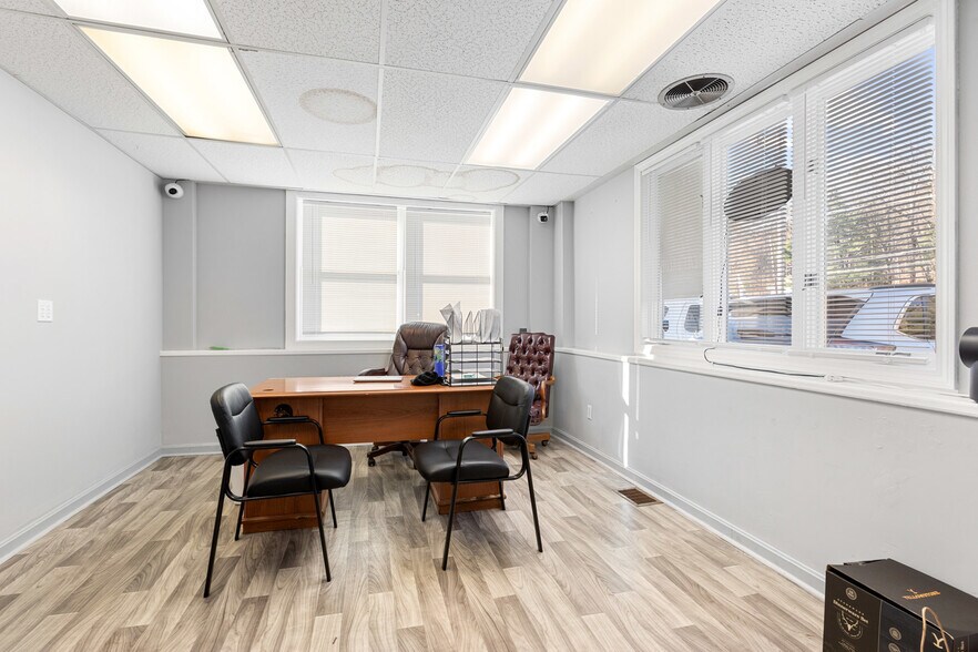 More Photos Of 990 S Main St, Athol Auto Dealership For Sale