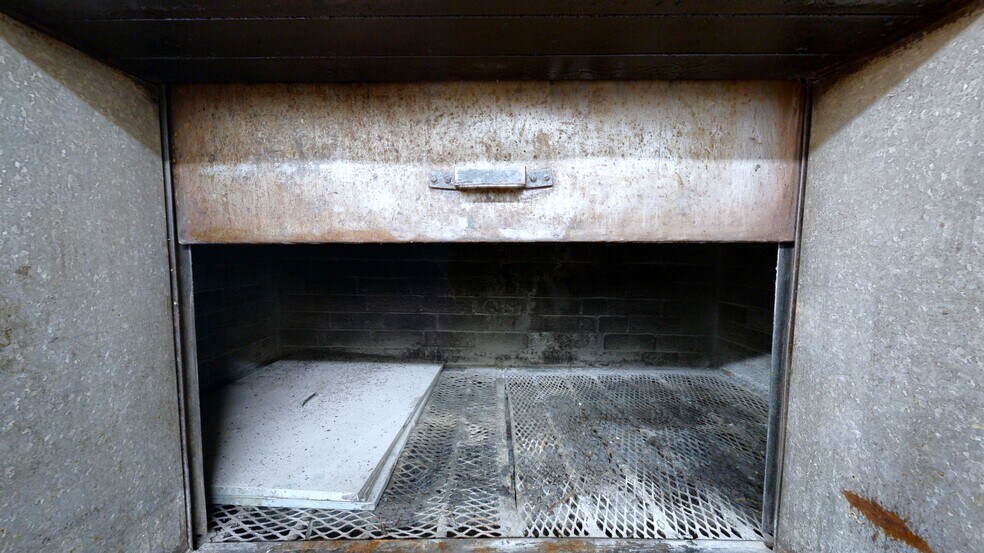 More Photos Of 1101 S Main St, Lexington Restaurant For Sale