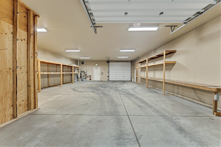 More Photos Of 585 Seacliff Dr, Kingsville Freestanding For Sale