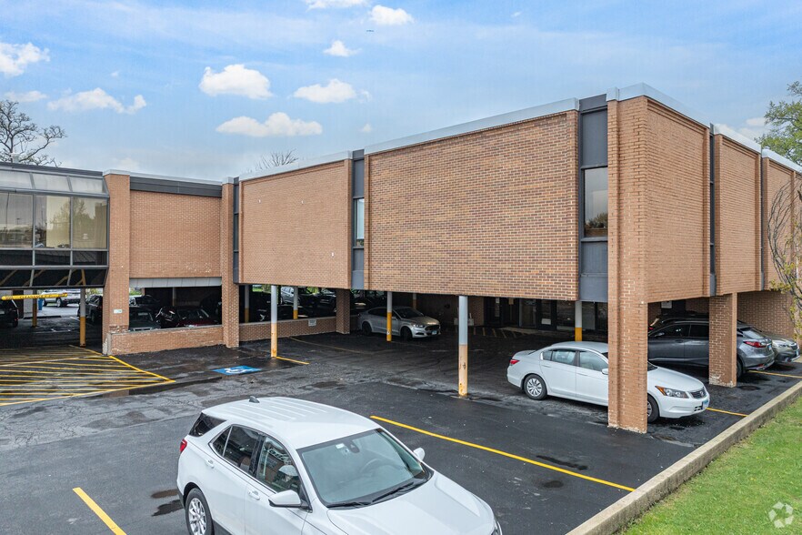 More Photos Of 386 N York Rd, Elmhurst Medical For Lease
