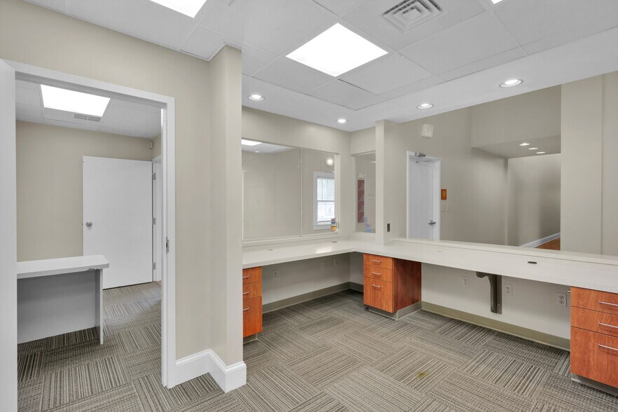 More Photos Of 1201-1203 Colonial Commons Ct, Lancaster Medical For Lease