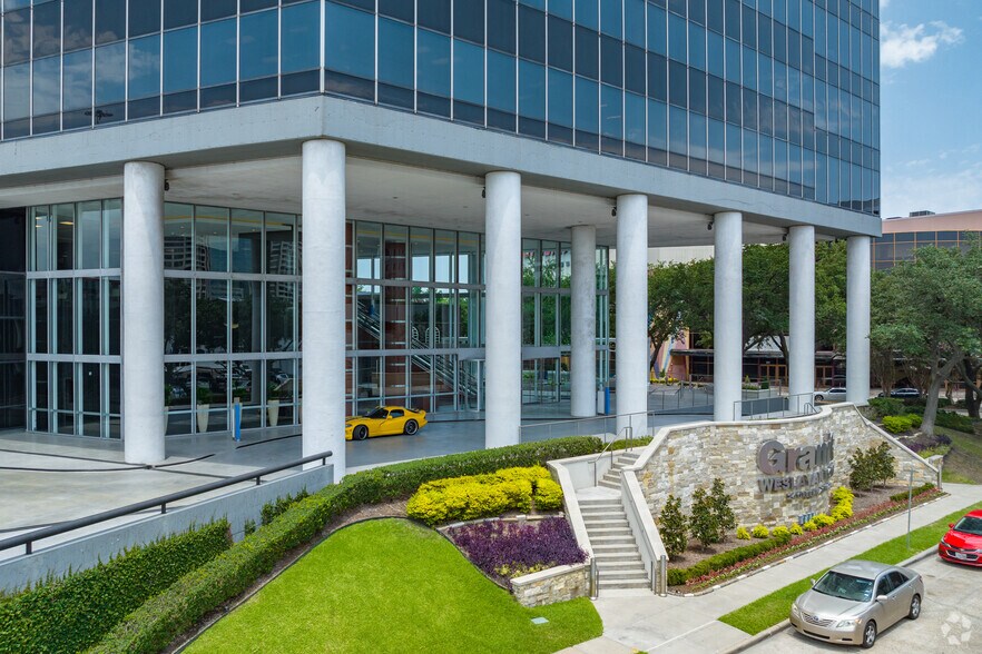 More Photos Of 24 Greenway Plz, Houston Office For Lease