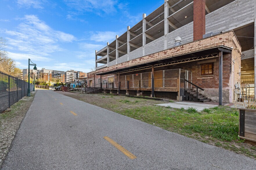 More Photos Of 325 West Ave, Fayetteville General Retail For Sale