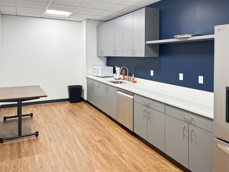 More Photos Of 15111 8th Ave SW, Burien Coworking Space