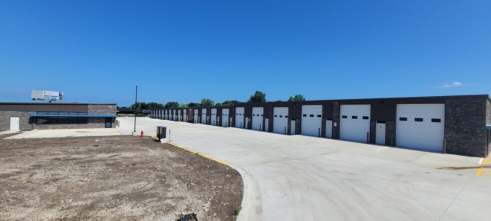 More Photos Of 2105 E Kansas City Rd, Olathe Warehouse For Lease