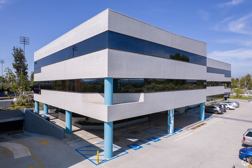 More Photos Of 6345 Balboa Blvd, Encino Unknown For Lease