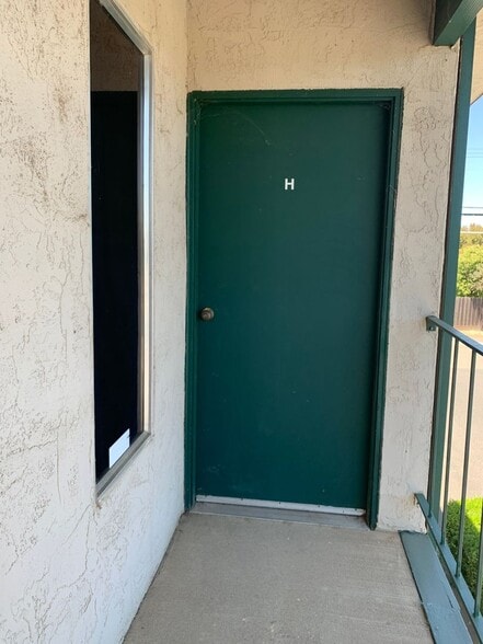 More Photos Of 3343 Santa Fe St, Riverbank Office For Lease