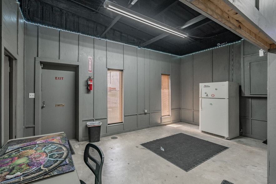 More Photos Of 4444 FM 933, Whitney Flex For Sale