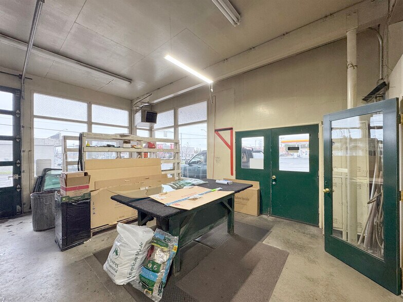 More Photos Of 833 E 1st St, Port Angeles General Retail For Sale