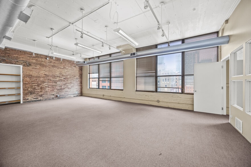 More Photos Of 222 W Ontario St, Chicago Loft Creative Space For Lease
