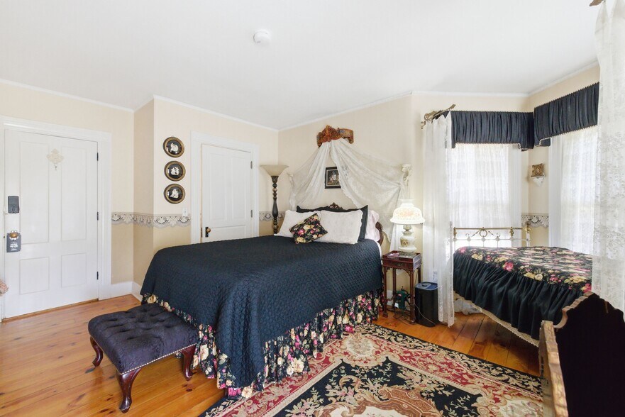 More Photos Of 8 Pleasant St, Plymouth Hospitality For Sale
