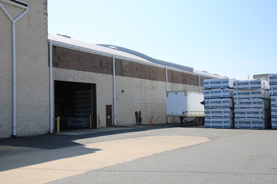 More Photos Of 7201 Wimsatt Rd, Springfield Unknown For Lease