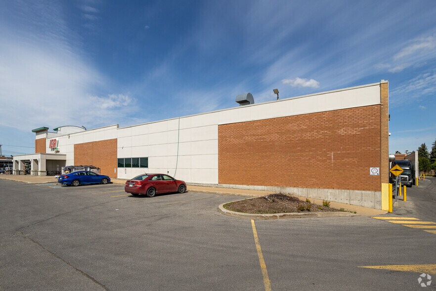 More Photos Of 3701-3725 Boul Saint-Charles, Kirkland Unknown For Lease