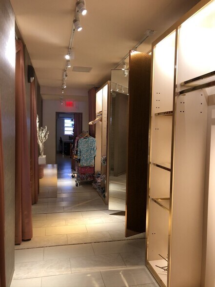 More Photos Of 313-321 John Ringling Blvd, Sarasota Storefront For Sale