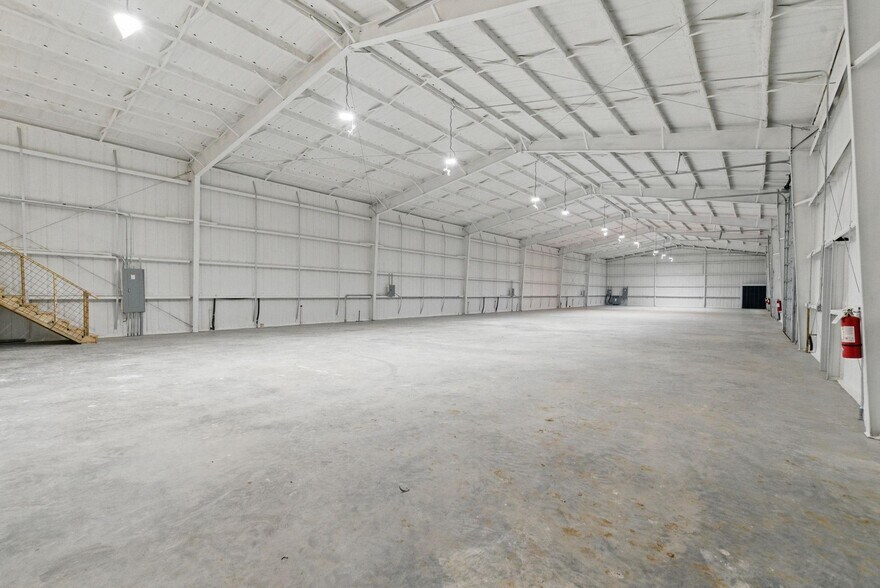 More Photos Of 120 W Scenic Trl, Weatherford Warehouse For Lease