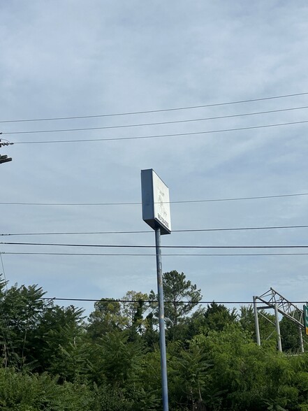 More Photos Of 7125-7129 Kingston Pike, Knoxville Freestanding For Lease