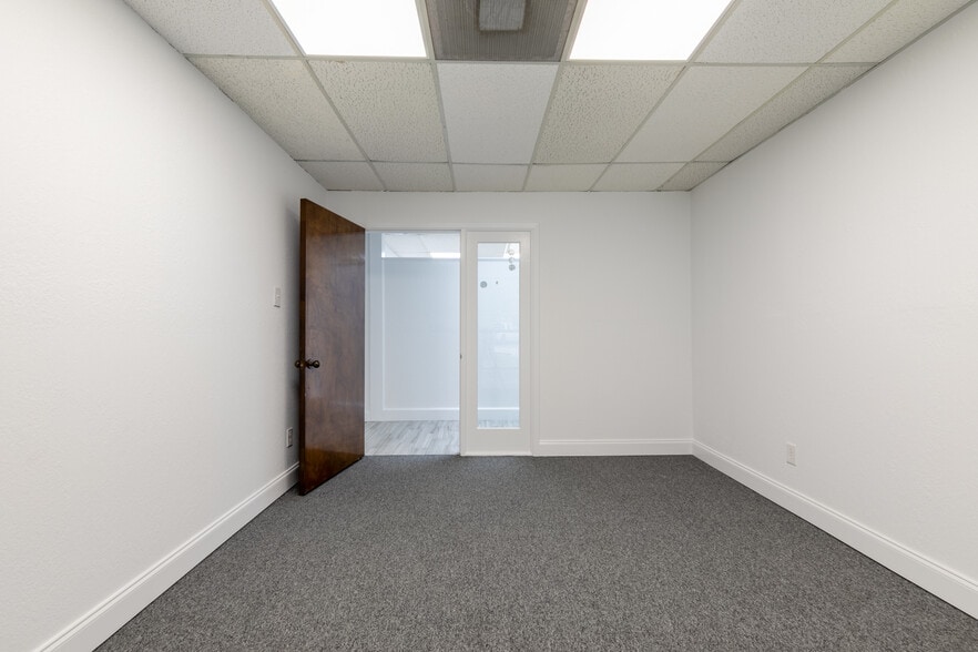 More Photos Of 736 N Fielder Rd, Arlington Medical For Sale
