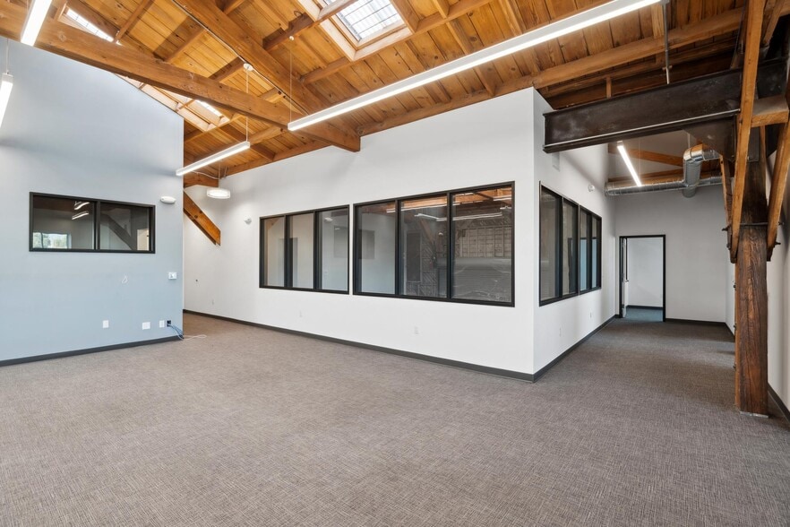 More Photos Of 1000 Calcot Pl, Oakland Warehouse For Lease