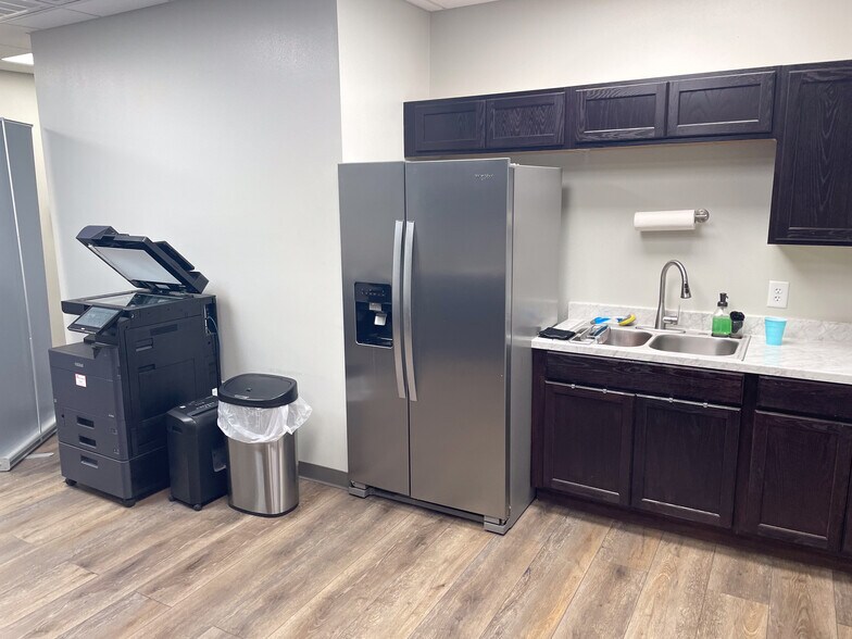 More Photos Of 4525 Schillinger Rd N, Semmes Service For Lease