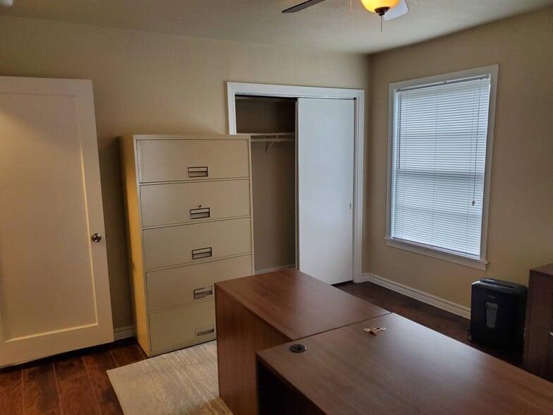 More Photos Of 5605 George Bush Dr, Katy Medical For Lease