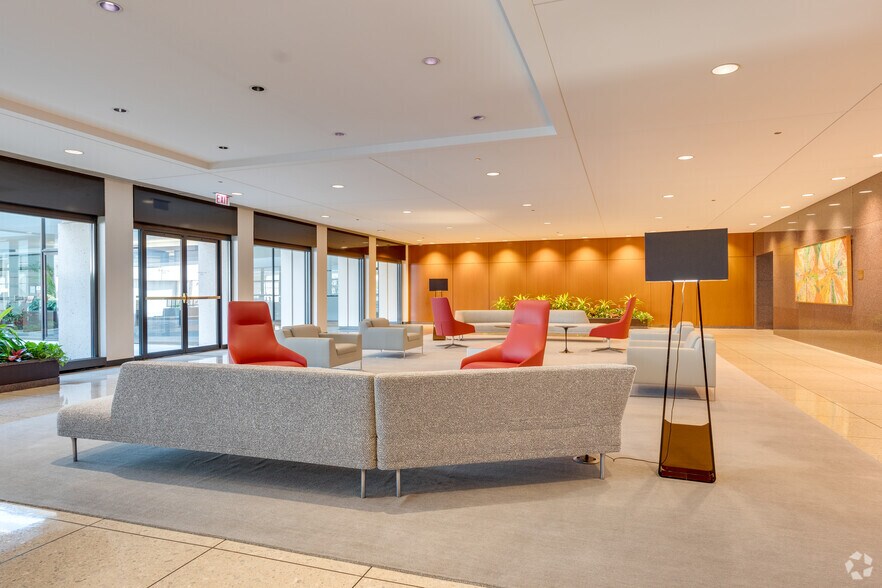 More Photos Of 8745 W Higgins Rd, Chicago Office For Sale