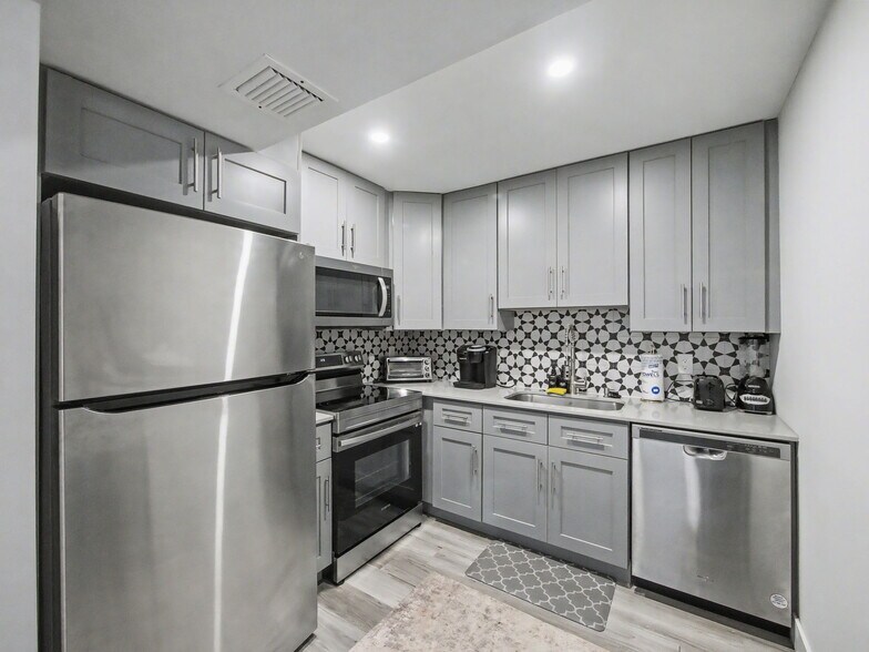 More Photos Of 112 Claremont Ln, Palm Beach Shores Apartments For Sale