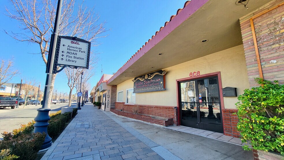 More Photos Of 660-668 Lancaster Blvd, Lancaster Storefront Retail Office For Sale