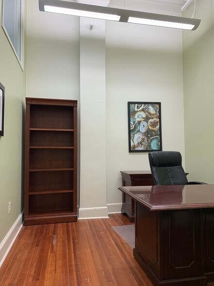 More Photos Of 320 E Clayton St, Athens Office For Lease