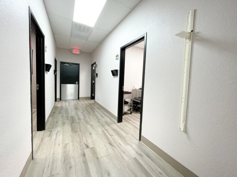 More Photos Of 7180 Bandera Rd, San Antonio Medical For Lease