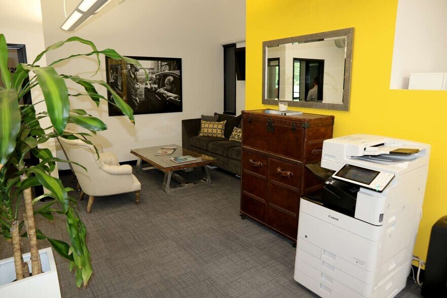 More Photos Of 3975 Landmark St, Culver City Warehouse For Lease