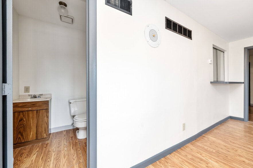 More Photos Of 10 Youell St, Florence Medical For Sale