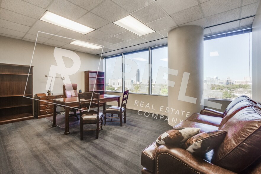 More Photos Of 24 Greenway Plz, Houston Office For Lease