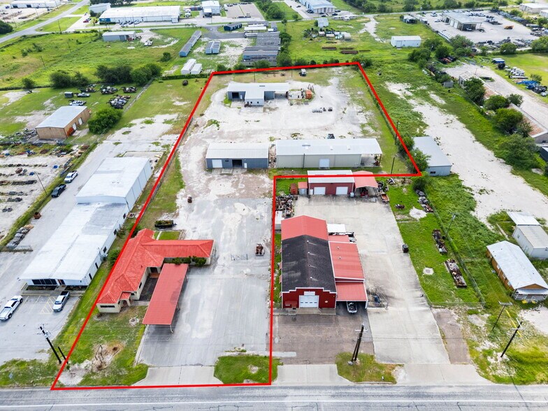 More Photos Of 2404 N US Highway 281, Alice Flex For Lease