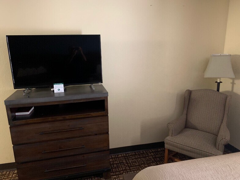 More Photos Of 715 Highway 64 E, Eagle Nest Hotel For Sale