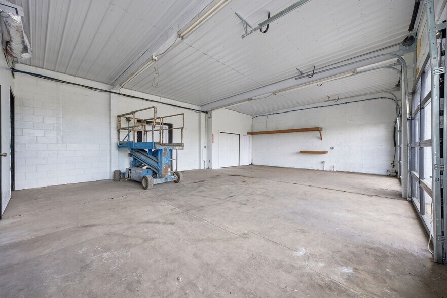 More Photos Of 400 5th Ave, New Brighton Auto Repair For Sale