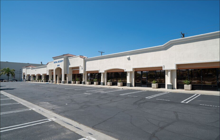 More Photos Of 2005 Long Beach Blvd, Long Beach Office For Sale