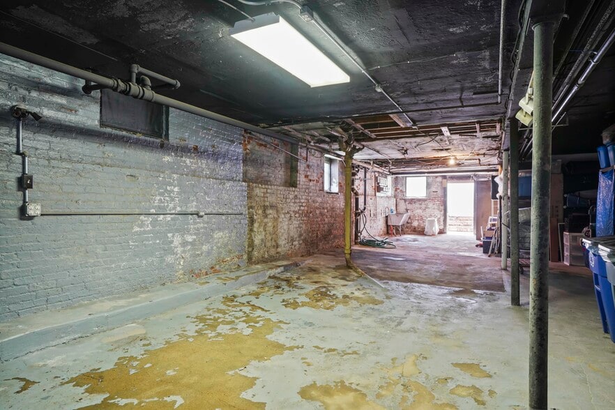 More Photos Of 6046 Putnam Ave, Ridgewood Apartments For Sale