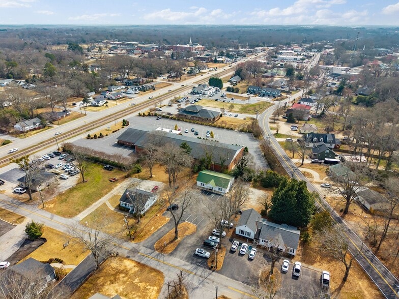 More Photos Of 107 Hillcrest Ave, Simpsonville Office For Sale