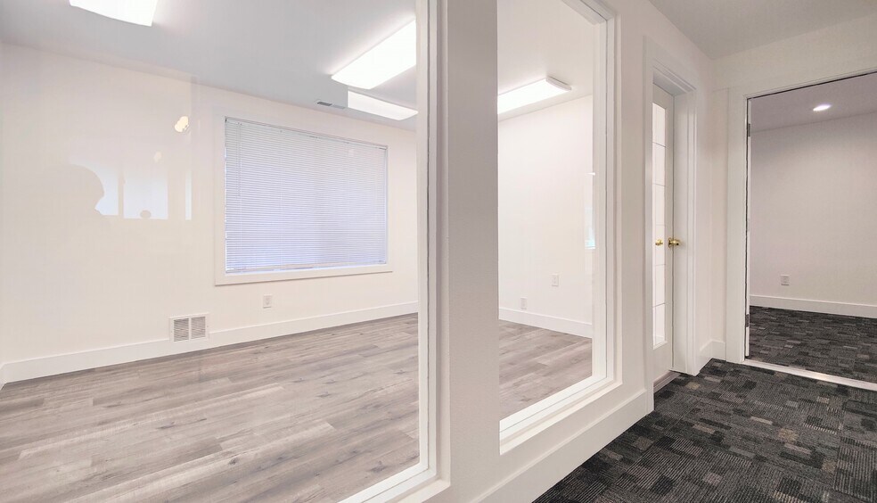 More Photos Of 12208-12222 SE Market St, Portland Office For Lease