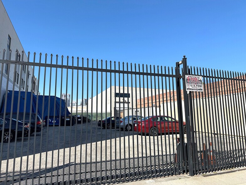 More Photos Of 2101-2121 S Flower St, Los Angeles Warehouse For Lease