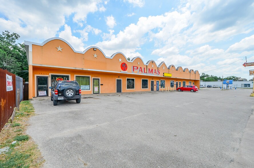 More Photos Of 7645-7661 Park Place Blvd, Houston Restaurant For Sale