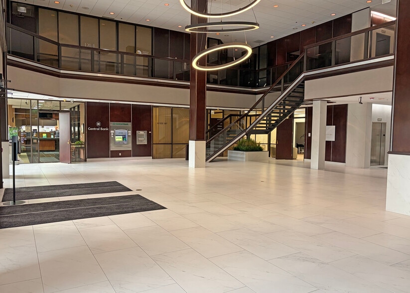 More Photos Of 901 E St. Louis St, Springfield Office For Lease