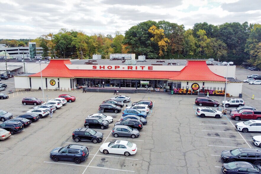 Primary Photo Of 540 Passaic Ave, West Caldwell Supermarket For Lease