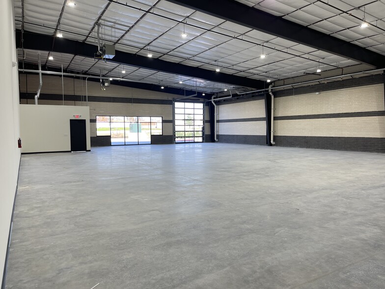 More Photos Of 150 Valley Ridge Blvd, Lewisville Warehouse For Lease