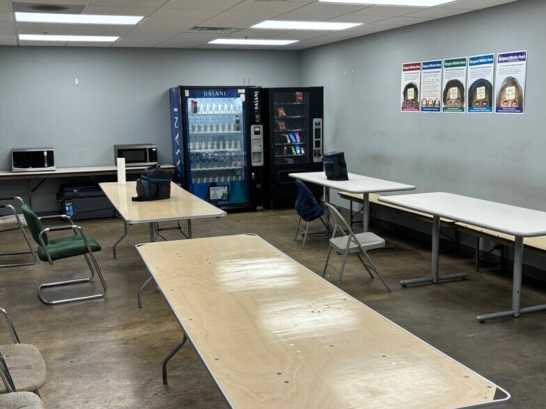 More Photos Of 400 E Industrial Park Rd, Holly Springs Manufacturing For Lease