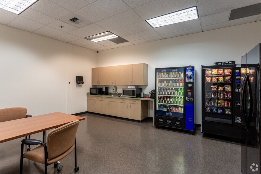 More Photos Of 801 SW 16th St, Renton Distribution For Lease