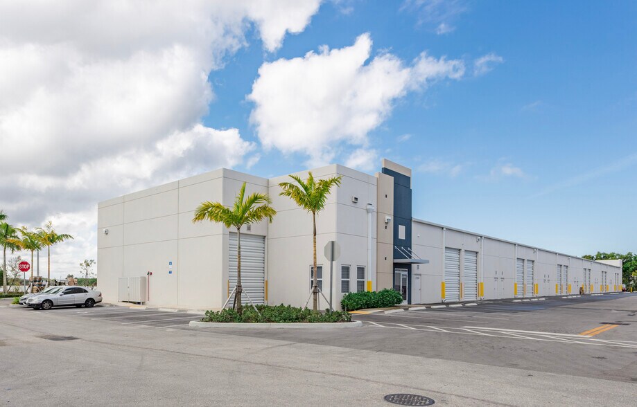 More Photos Of 21000 Sheridan St, Fort Lauderdale Warehouse For Lease
