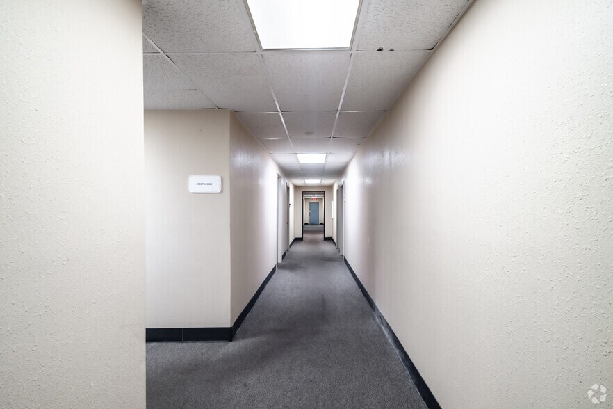 More Photos Of 6323 Sovereign Dr, San Antonio Office For Sale