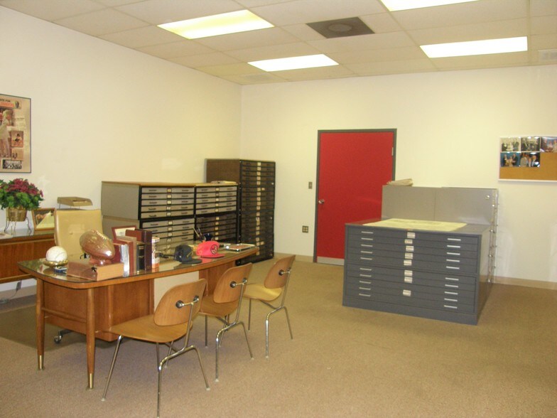 More Photos Of 2112 Industrial Dr, Niles Manufacturing For Sale