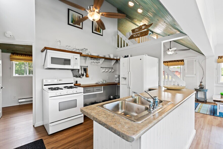 More Photos Of 12343 Lakeshore Rd, Wainfleet Hospitality For Sale